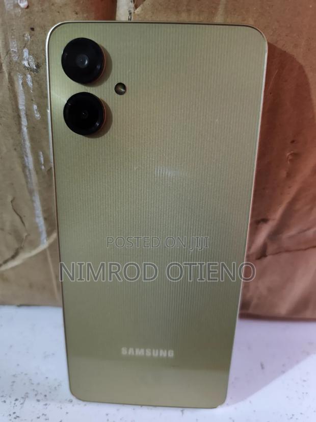 Samsung Galaxy A06 128 GB Gold