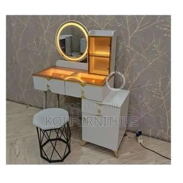 Dressers; Elegant Functional Dressing Vanity With Fixed Mirror - thumbnail 4