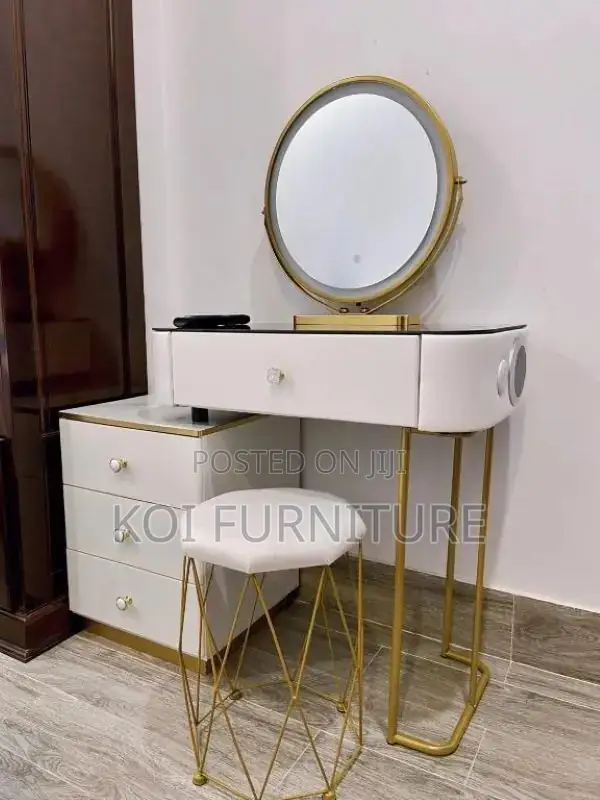 Dressers; Elegant Functional Dressing Vanity With Fixed Mirror