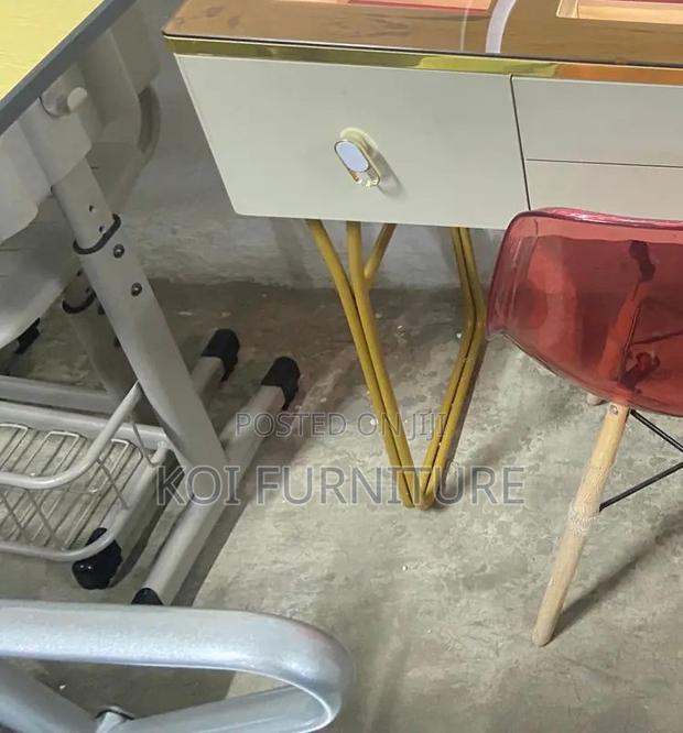 Dressers; Elegant Functional Dressing Vanity With Fixed Mirror - thumbnail 9