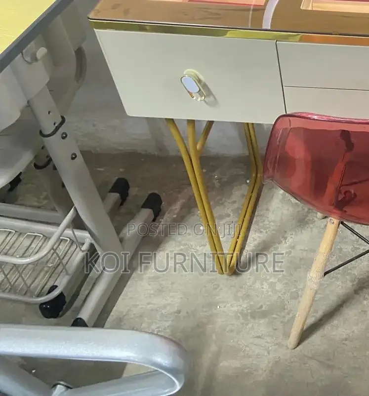 Dressers; Elegant Functional Dressing Vanity With Fixed Mirror
