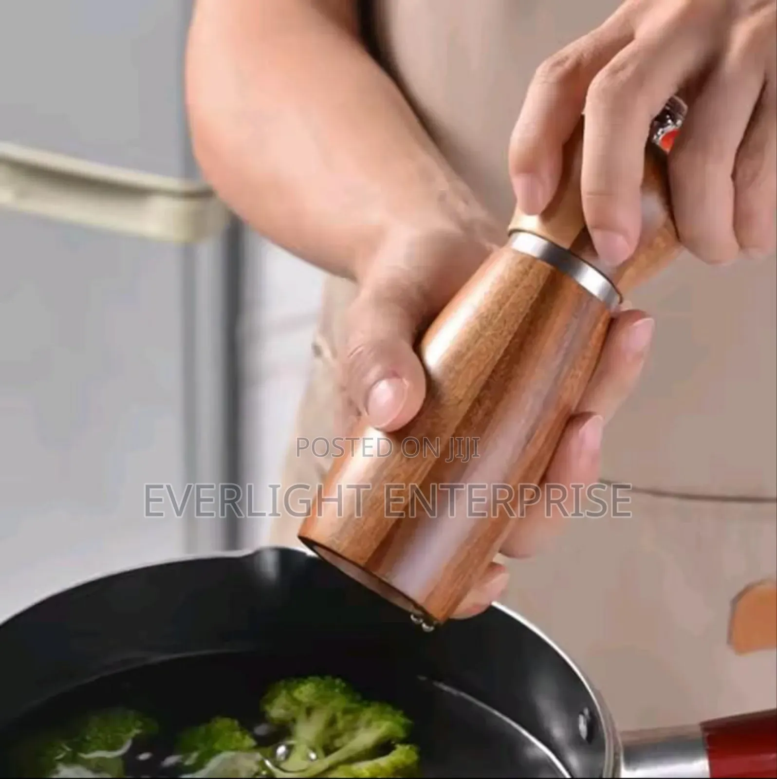 Wooden Portable Spice // Pepper Grinder