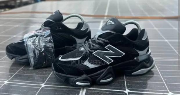 New Balance 9060 Black and Silver . - thumbnail 2