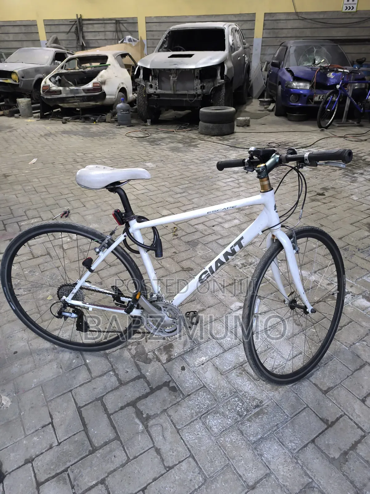 Giant Escape R3 Bike Size 26