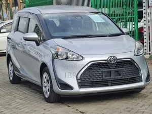 Toyota Sienta 2019 Silver