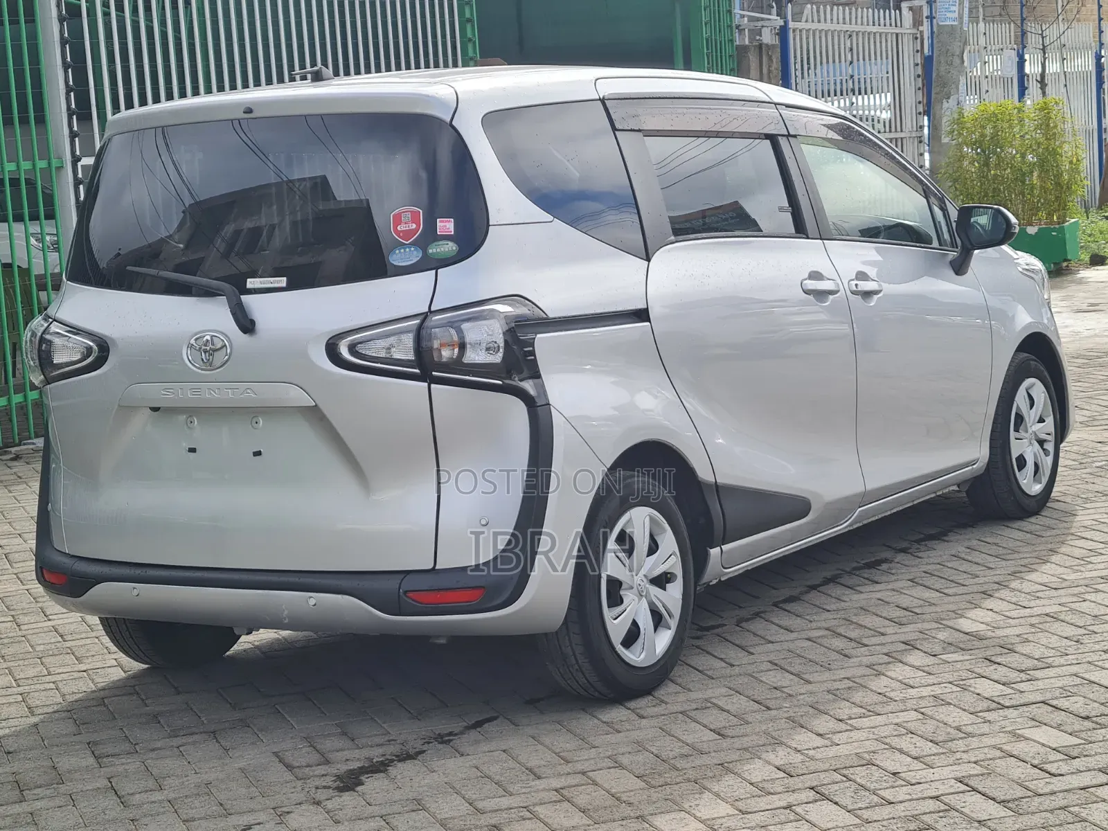 Toyota Sienta 2019 Silver