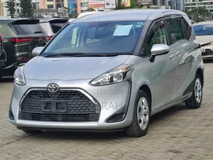 Toyota Sienta 2019 Silver