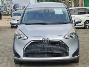 Toyota Sienta 2019 Silver