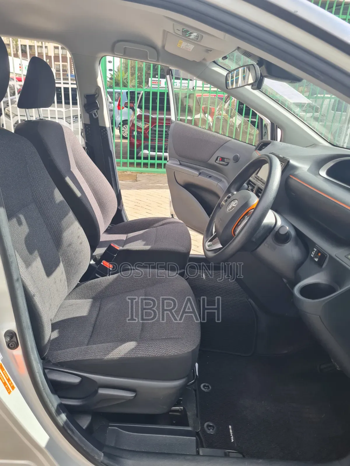 Toyota Sienta 2019 Silver