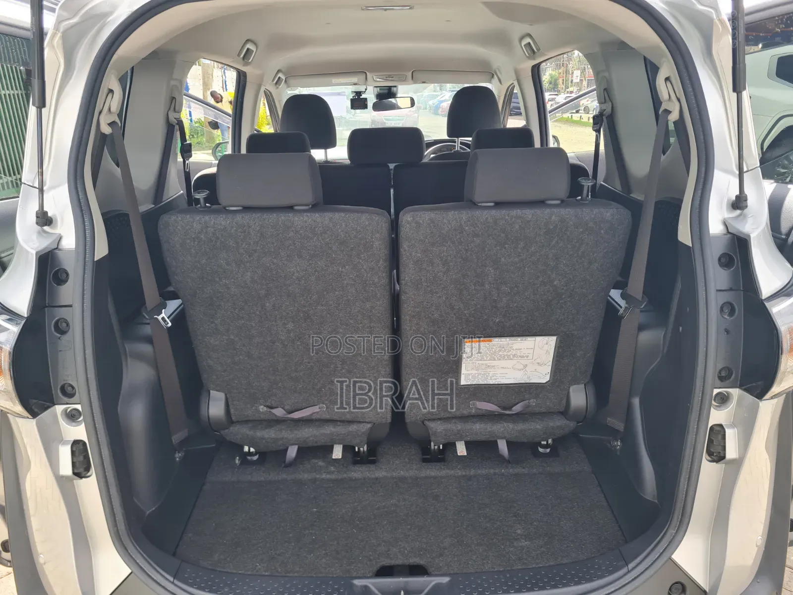 Toyota Sienta 2019 Silver