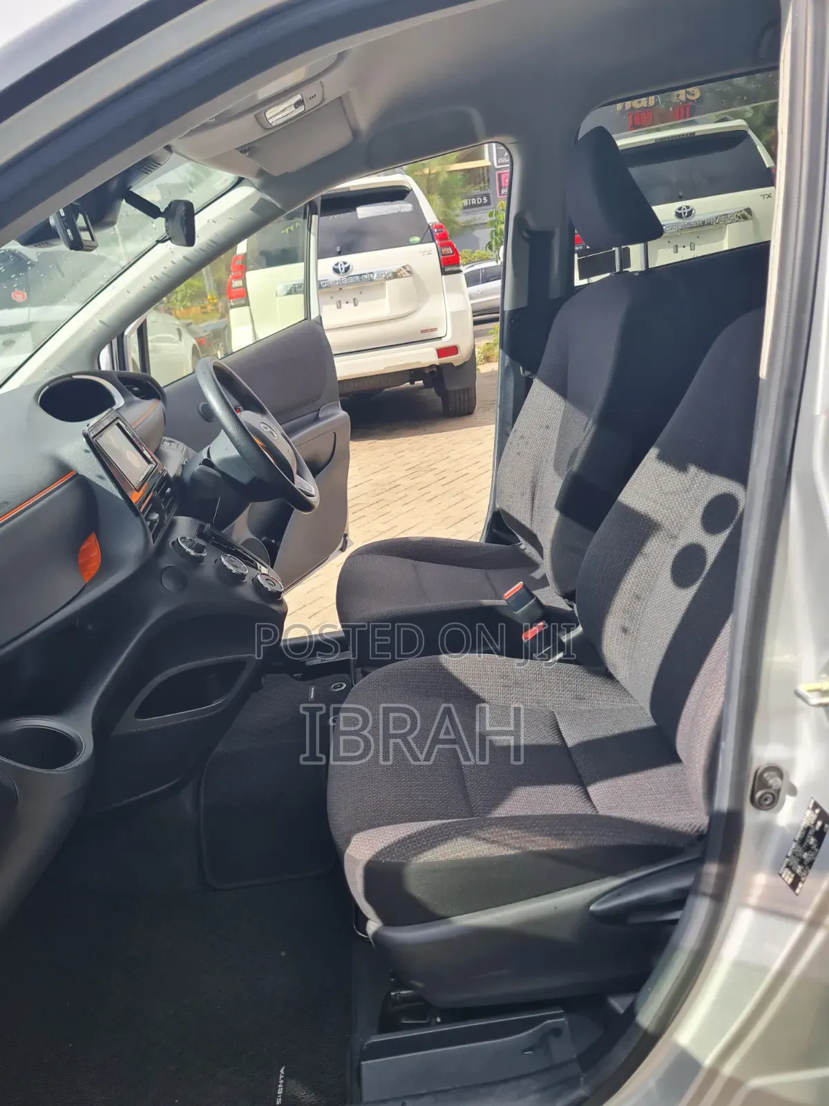 Toyota Sienta 2019 Silver