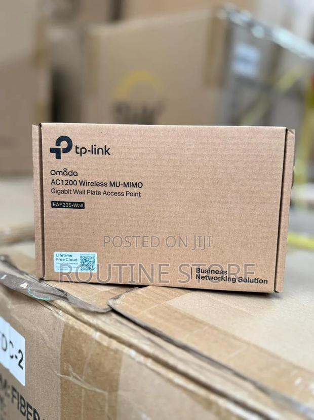 Tplink Wall Mount Accesspoint Ac1200 Gigabit - main view
