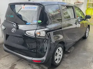 Toyota Sienta 1.5 FWD 2021 Black
