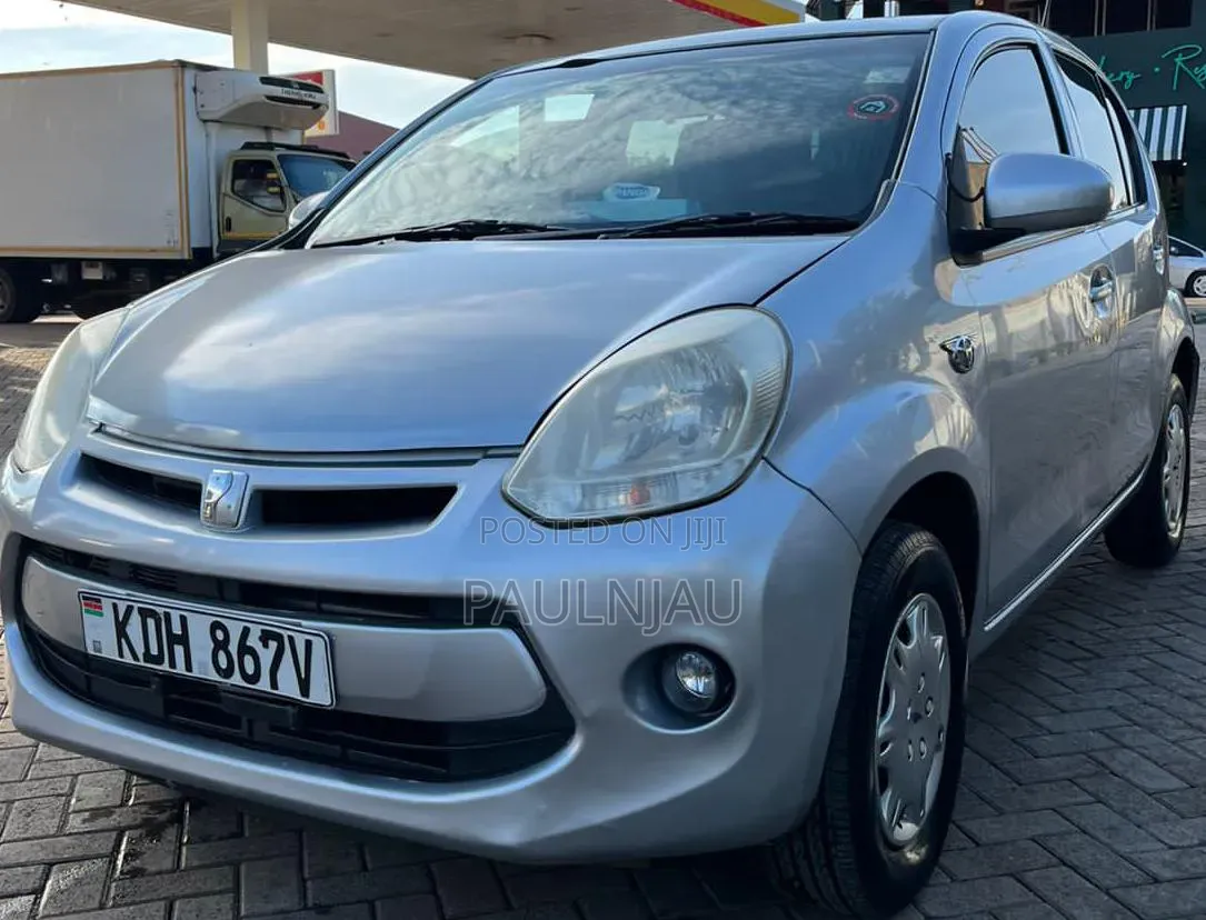Toyota Passo 2015 Silver