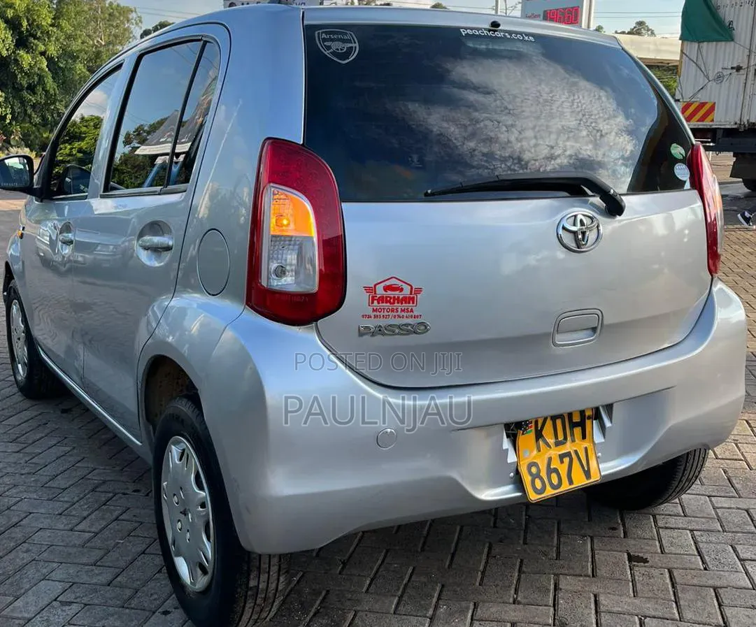 Toyota Passo 2015 Silver