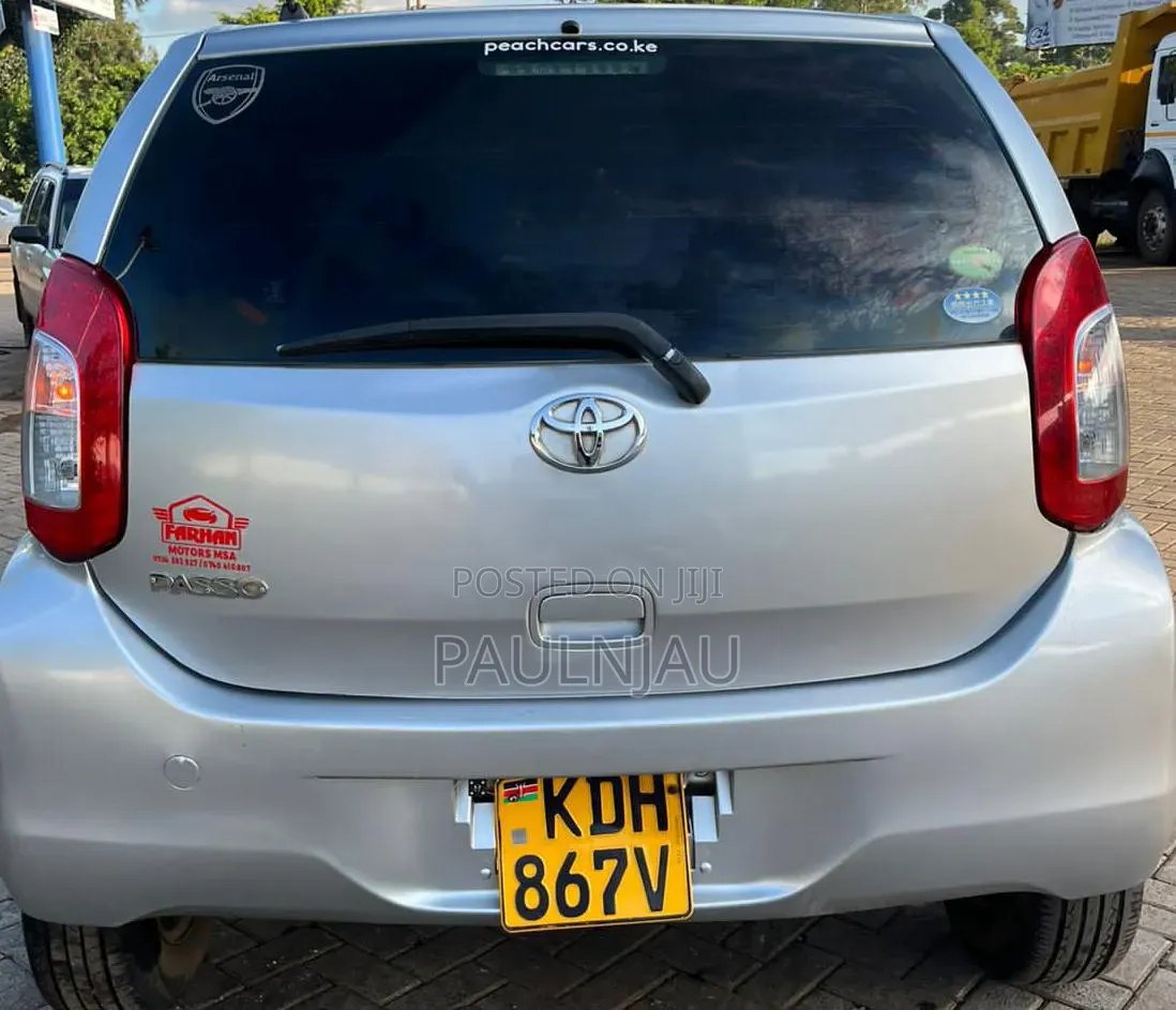 Toyota Passo 2015 Silver