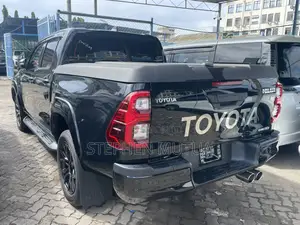 Toyota Hilux Revo Double Cab Deisel 2.4 AWD 2022 Black