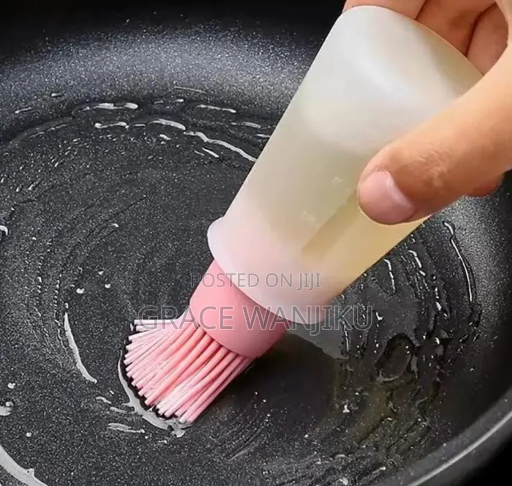*Heat Resistant Oil Dispenser With Brush*