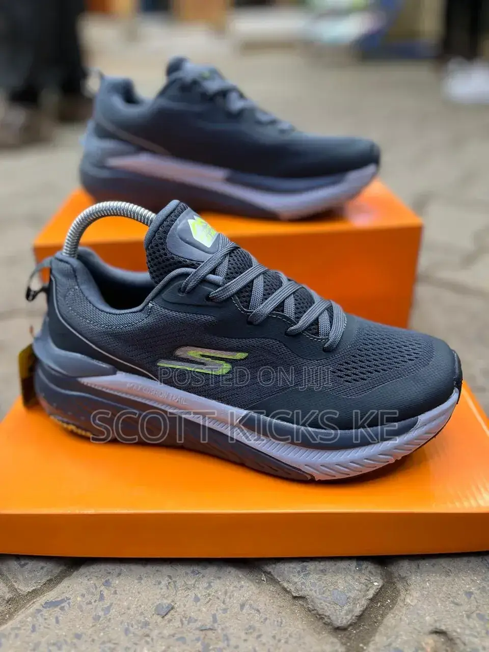 Sketchers Max Cushion Trail