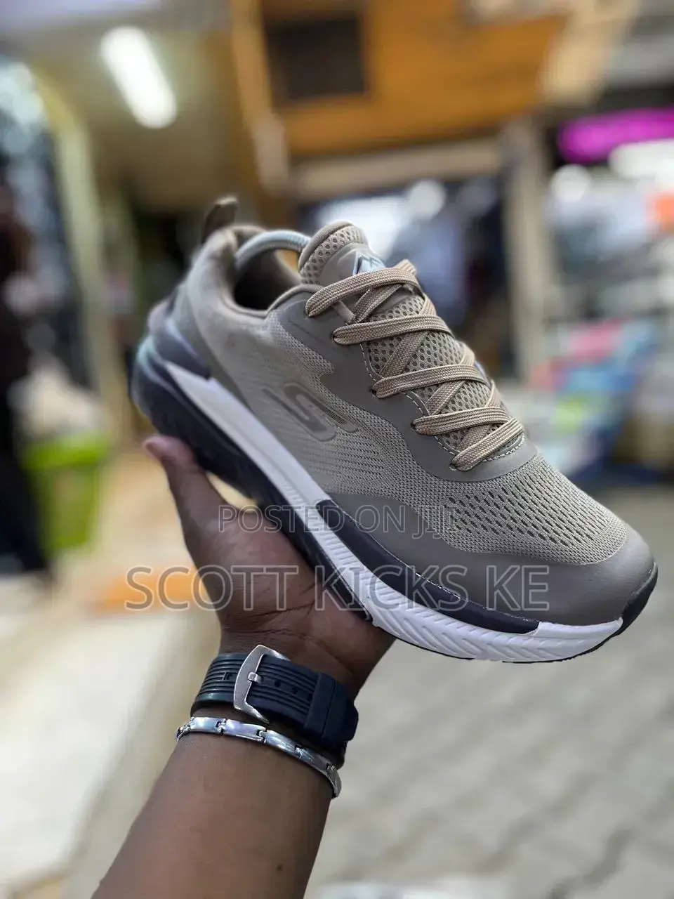 Sketchers Max Cushion Trail