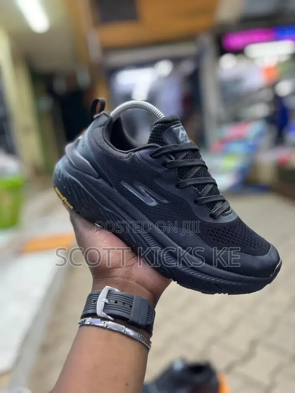 Sketchers Max Cushion Trail