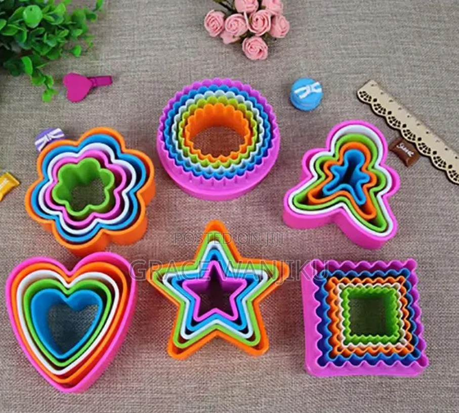 Cookie Cutter/Shaper Material: Plastic