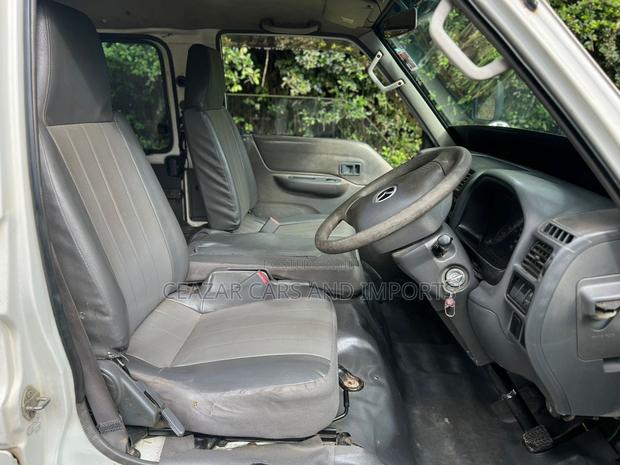 Mazda Bongo 2011 White - thumbnail 8