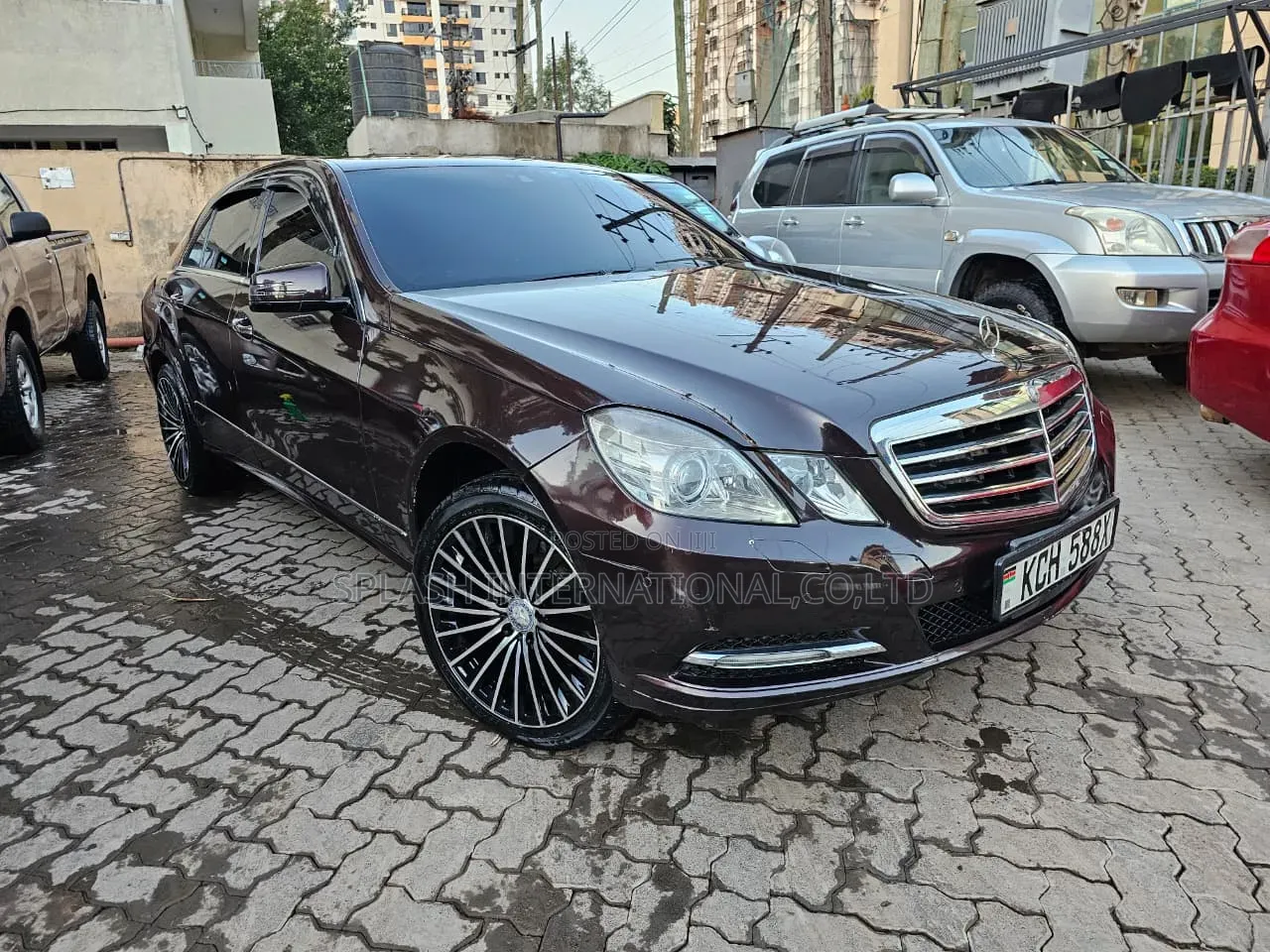 Mercedes-Benz E300 2012 Maroon