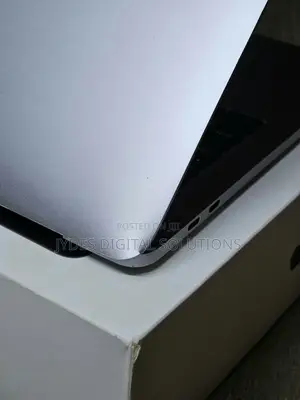 Laptop Apple MacBook Pro 2017 16GB Intel Core i7 SSD 256GB