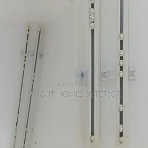 Single Rails Mounted With Double Bracket