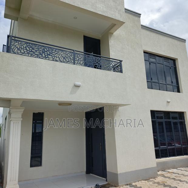 4bdrm Townhouse/Terrace in Membley Estate for sale