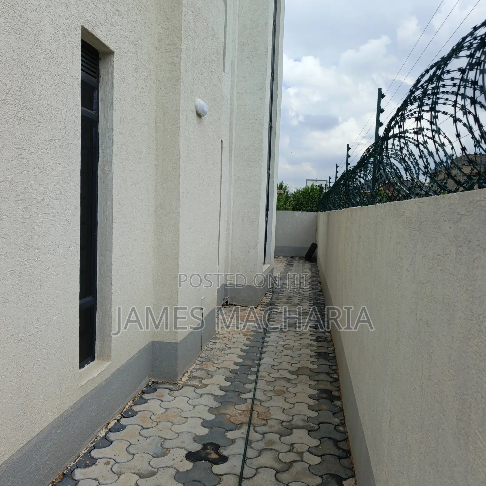 4bdrm Townhouse/Terrace in Membley Estate for sale