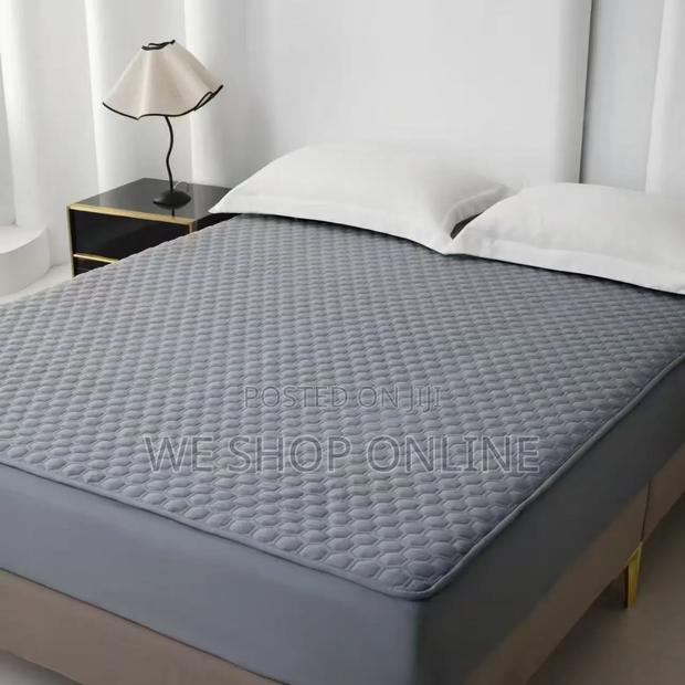 Breathable Fitted Mattress Protector, Queen Size and King Size - thumbnail 2