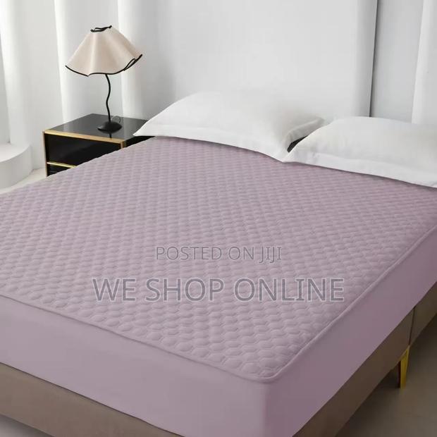 Breathable Fitted Mattress Protector, Queen Size and King Size - thumbnail 3