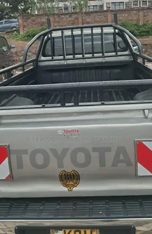 Toyota Hilux 2016 Gray