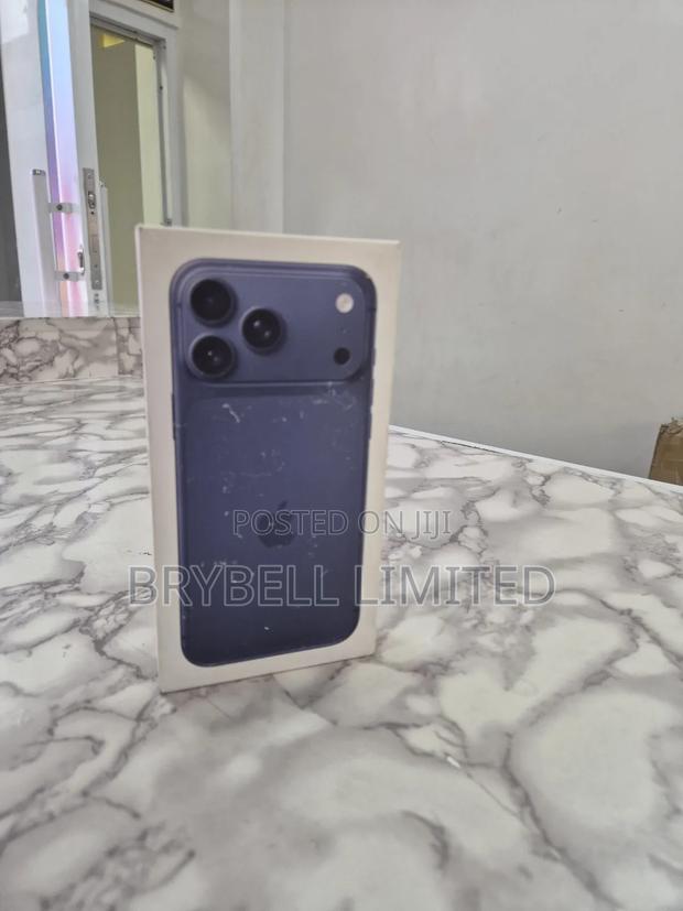 New Apple iPhone 17 Pro Max 256 GB Blue - thumbnail 4