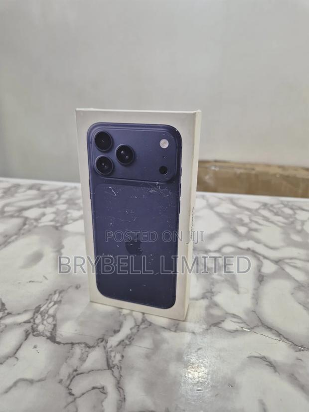 New Apple iPhone 17 Pro Max 256 GB Blue - thumbnail 5