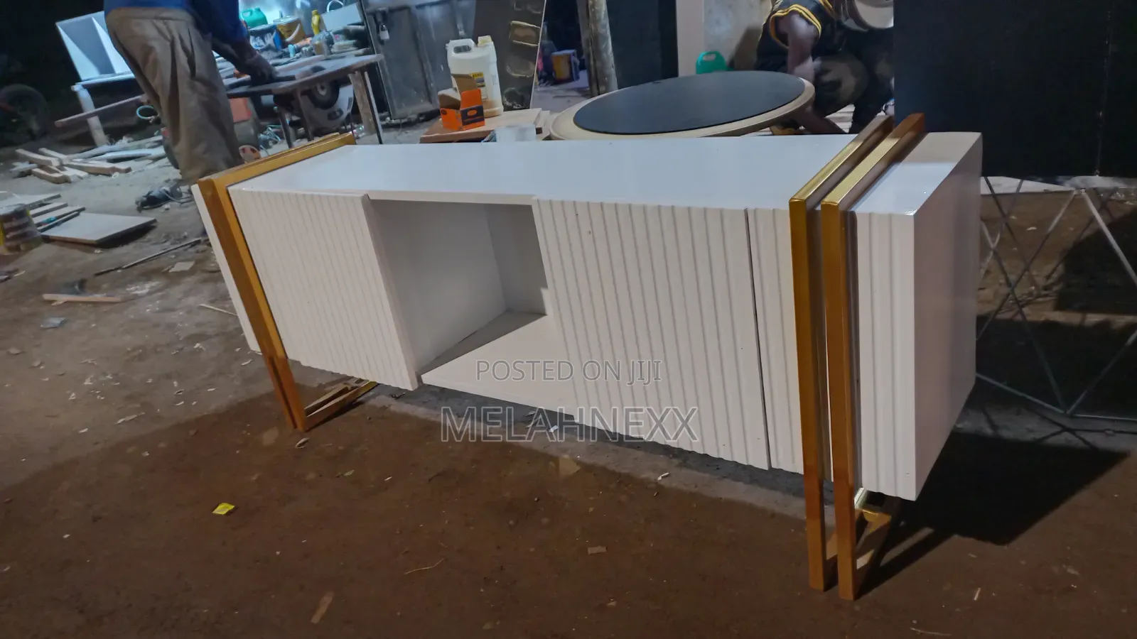 All White Stripped Faces Stand(*6fits)