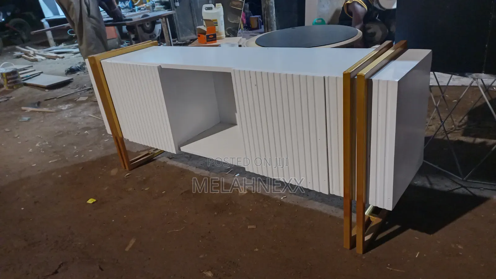 All White Stripped Faces Stand(*6fits)