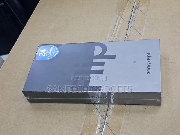 New Samsung Galaxy Z Flip4 256 GB Blue