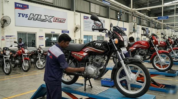 New TVS HLX Plus ES 2025 Red - main view
