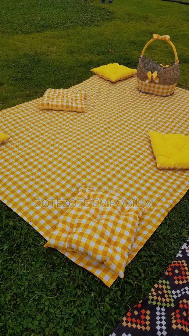 Waterproof Outdoor Picnic Mat - thumbnail 2