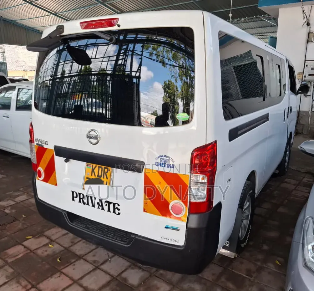 Nissan Caravan (Urvan) 2017 White