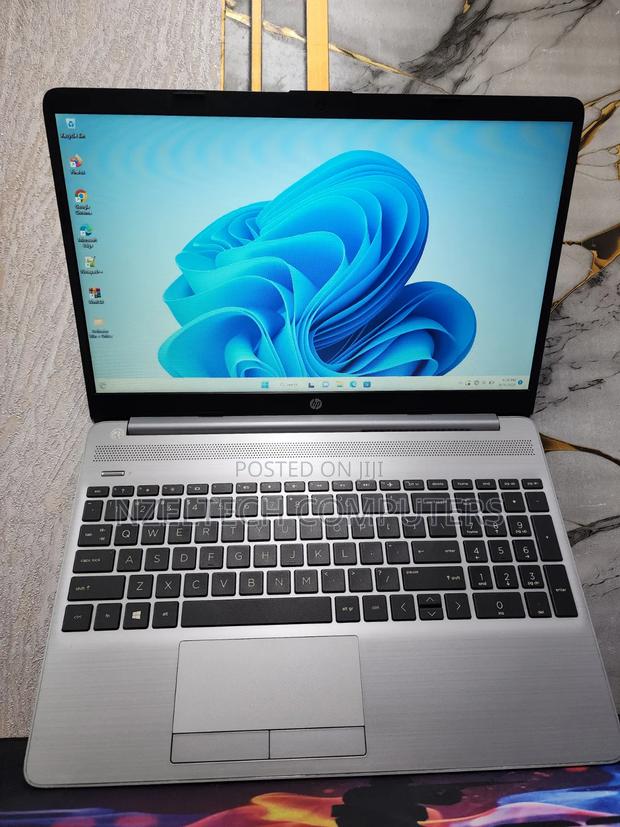 Laptop HP 250 G8 8GB Intel Core i5 HDD+SSD 128GB