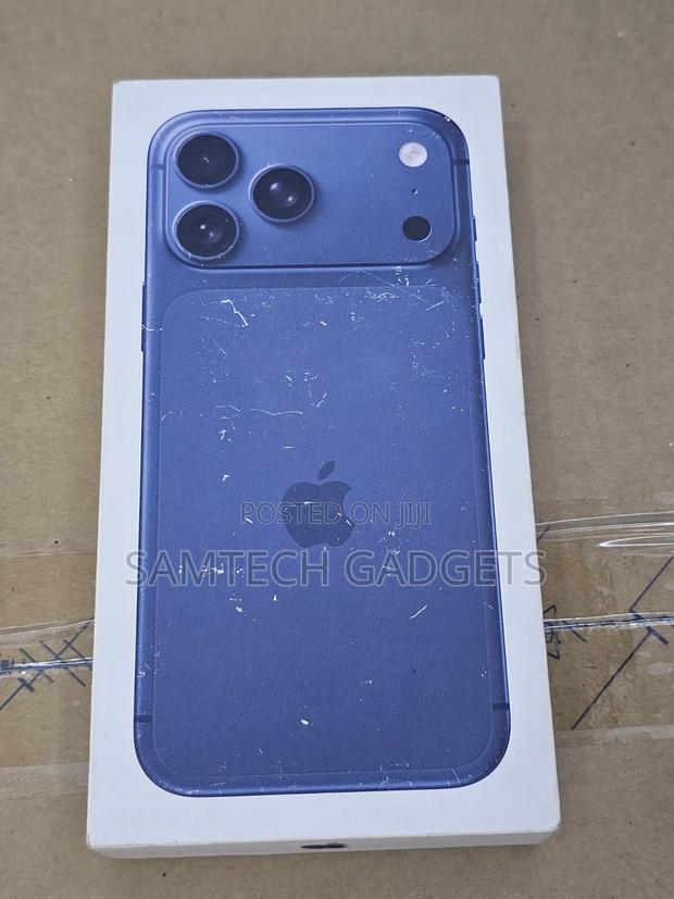 New Apple iPhone 17 Pro Max 256 GB Blue