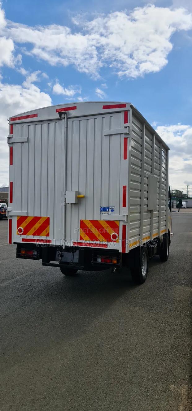 Isuzu NLR 2026 White - thumbnail 4