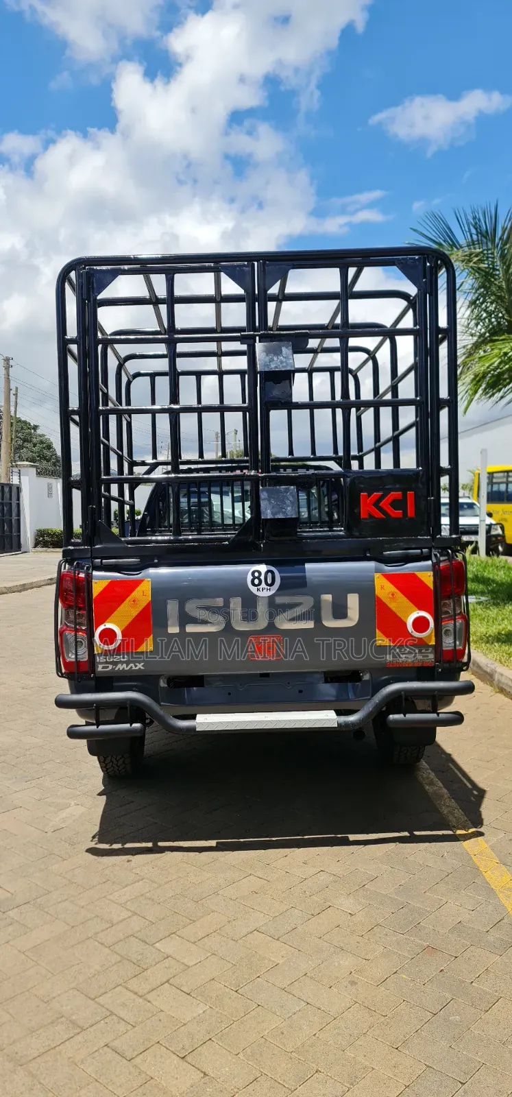 New Isuzu D-MAX 2026 Gray