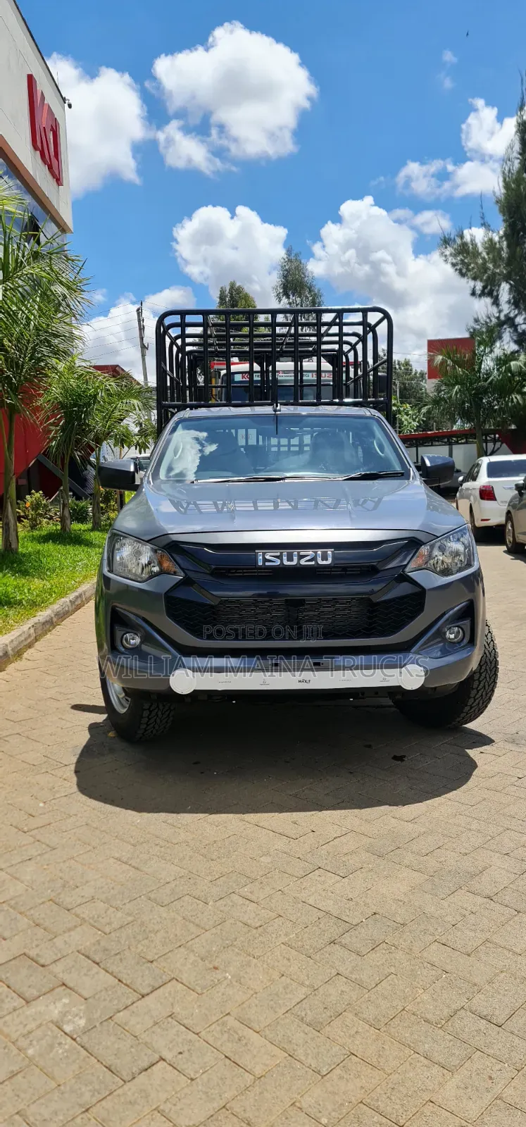 New Isuzu D-MAX 2026 Gray