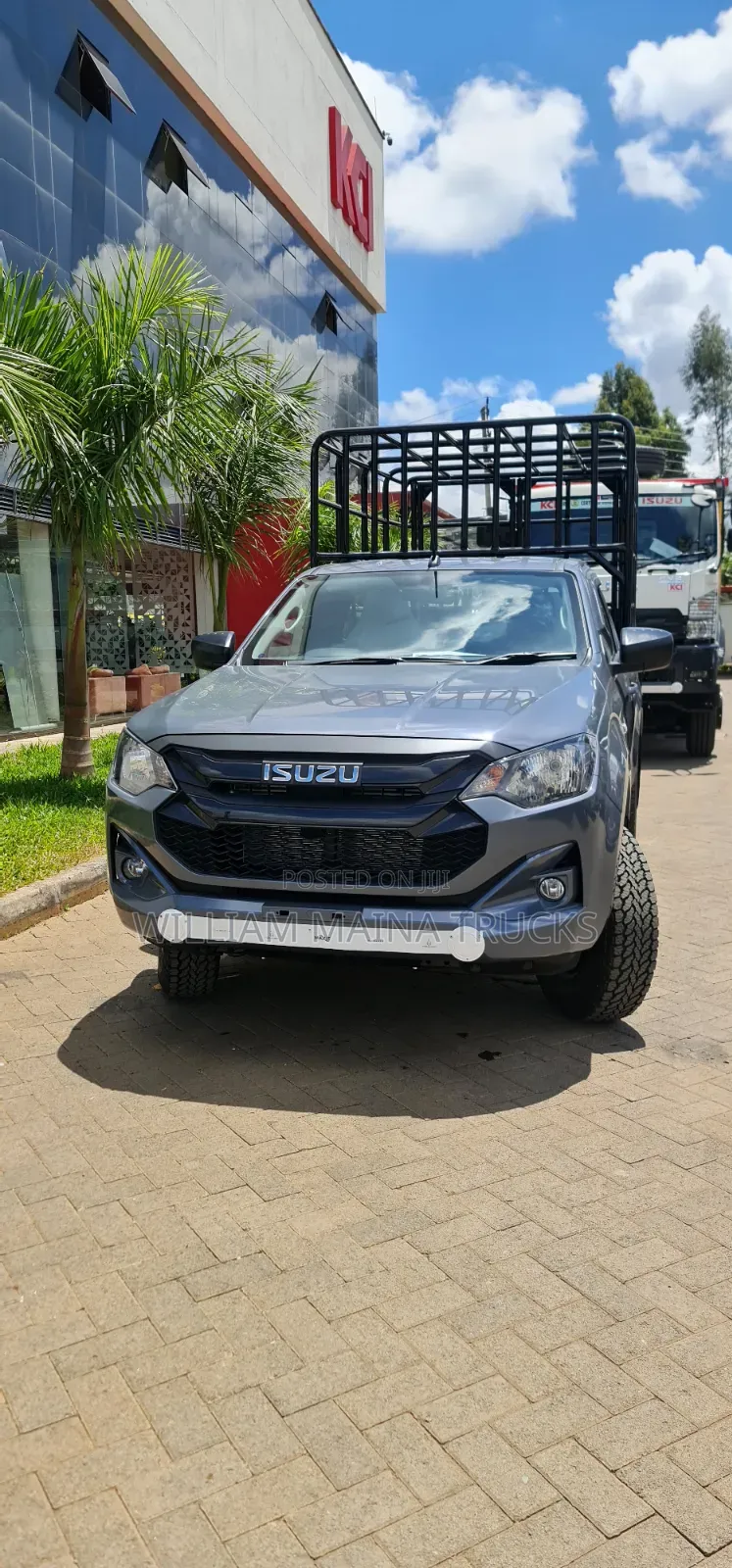 New Isuzu D-MAX 2026 Gray
