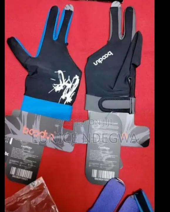 Pool Gloves Perfect for Competitive Players Who Demand Precision.